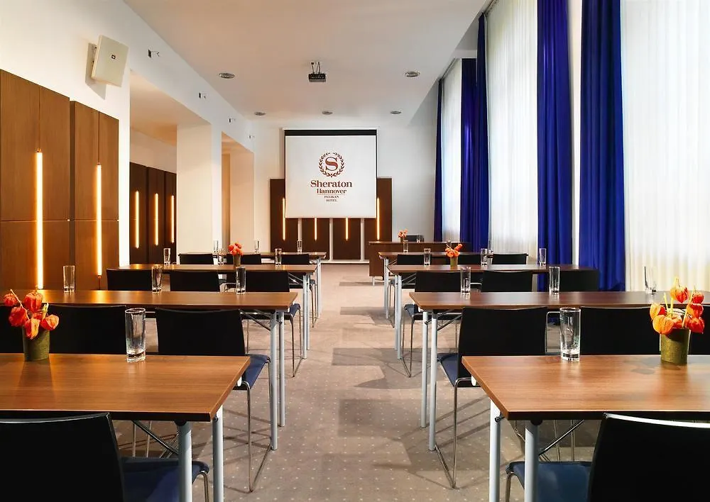 Sheraton Hannover Pelikan Hotel 4*,