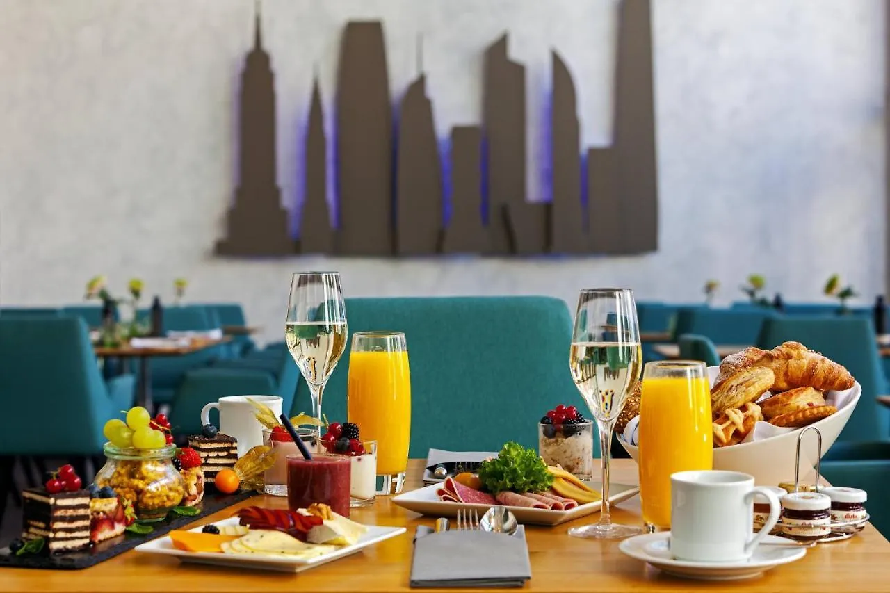 Sheraton Hannover Pelikan Hotel 4*,