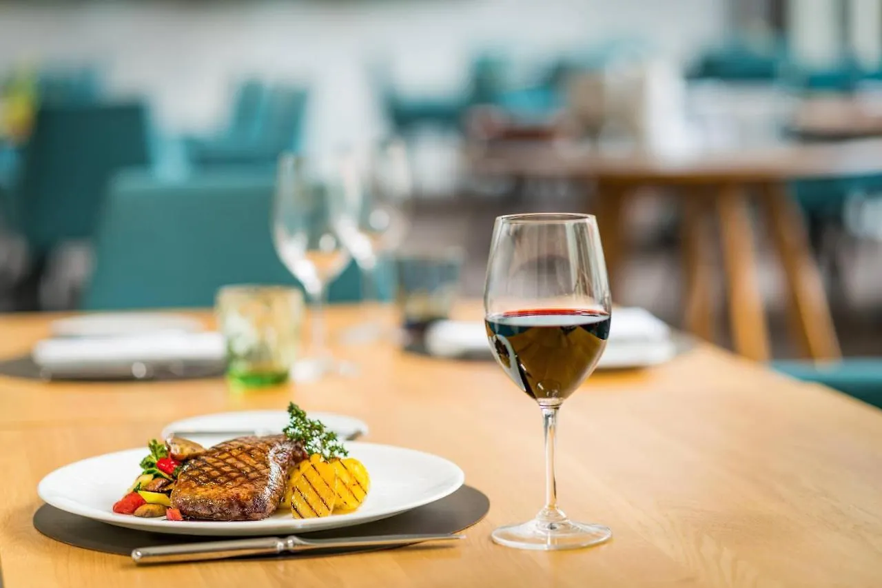 Sheraton Hannover Pelikan Hotel 4*,