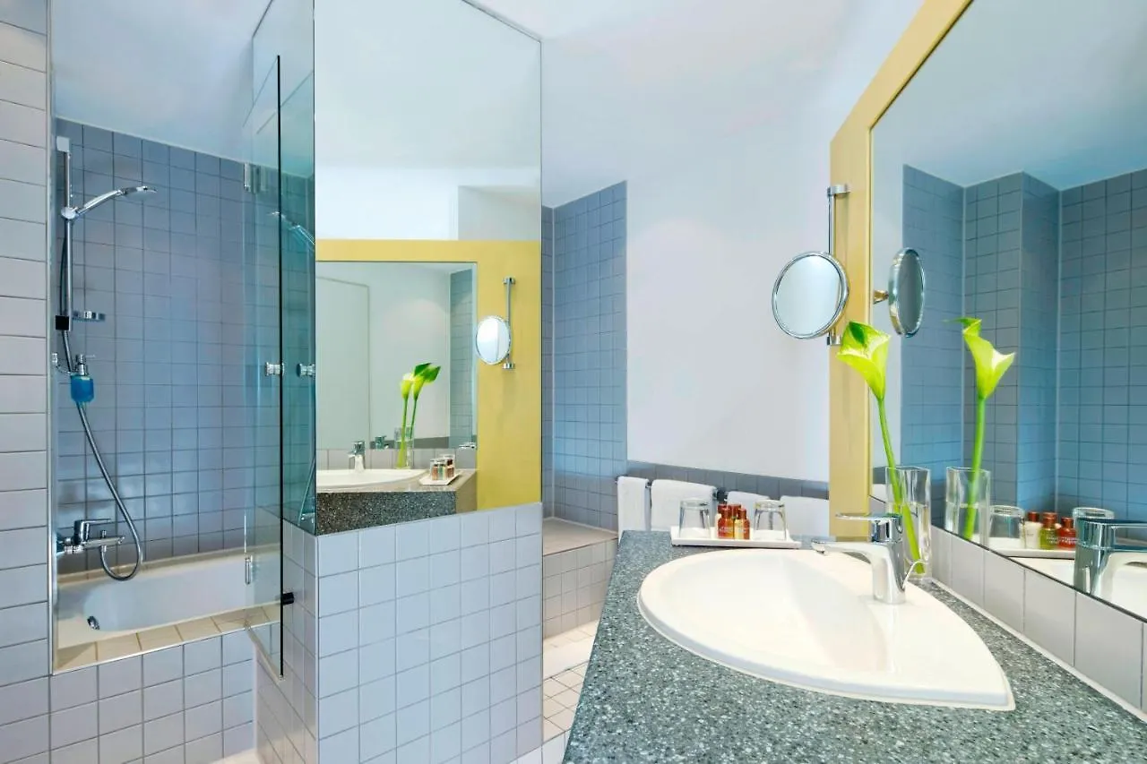 Sheraton Hannover Pelikan Hotel 4*,